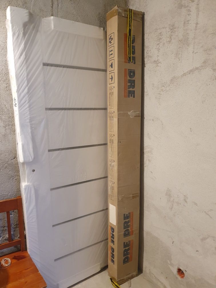 Drzwi wewnętrzne DRE 80cm LEWE białe z futryna