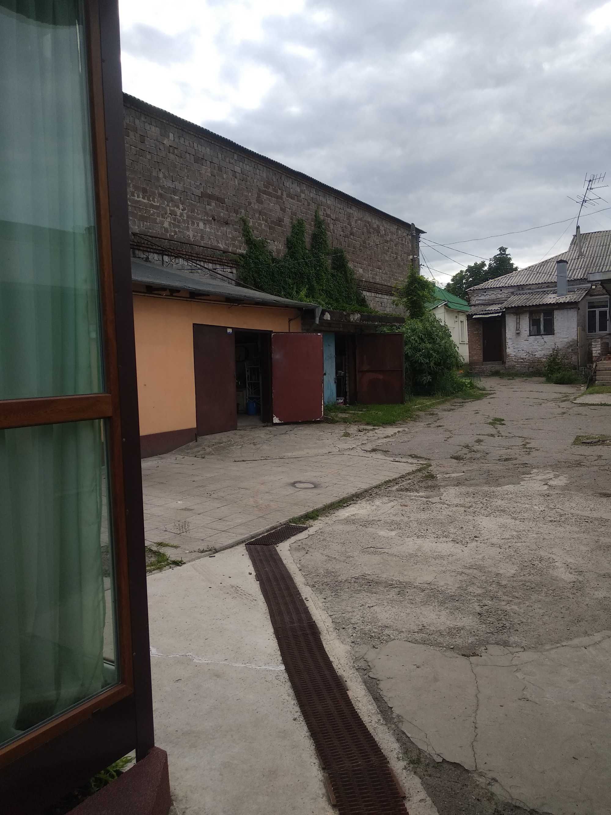 Продам Дом с верандой и гаражом в Центральном районе низ Савченко