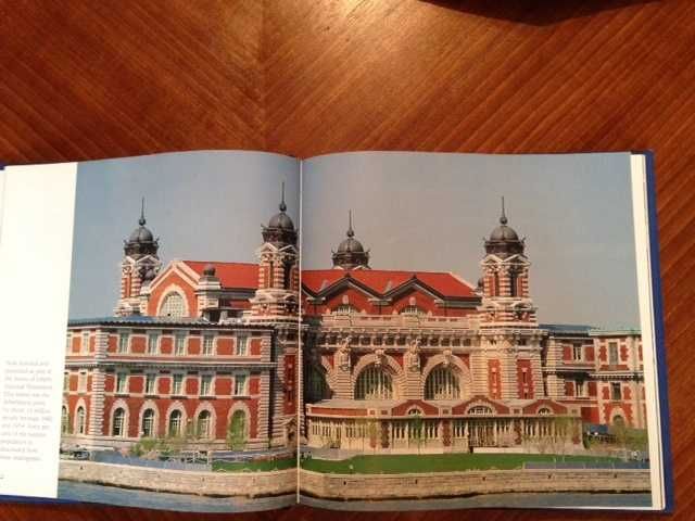 Livro "New York City" c/ excelentes fotografias. Capa dura.