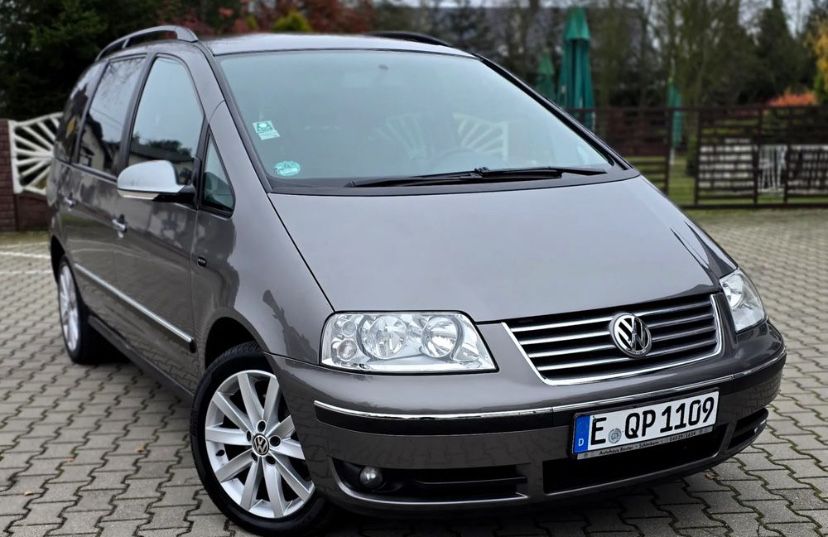 Volkswagen Sharan 2.0 TDI 2009 року