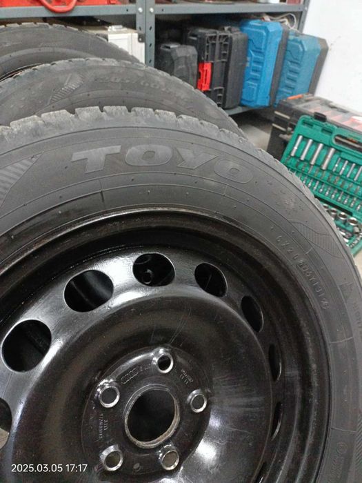 Sprzedam  felgi  16 z oponami  zimowymi 205.60,16