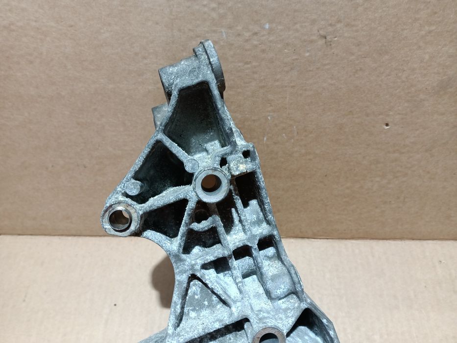 Łapa mocowanie alternatora pompy kompresora 2.0 TDI VW Audi Seat Skoda
