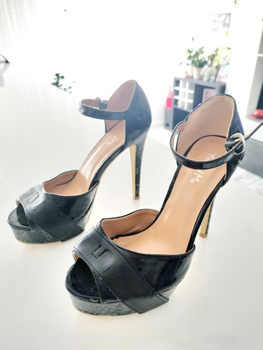 Sapatos pretos n. 36