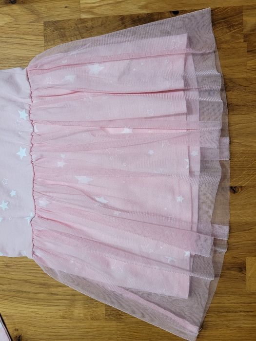 Sukienka z długim rękawem rozmiar 74 firmy Sinsay różowa w gwiazdki