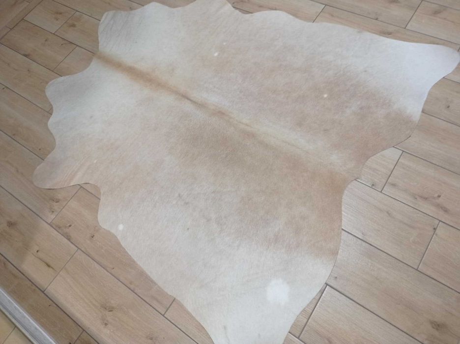 Dywan SKÓRA BYDLĘCA CIELAK POLSKI beżowy skóra naturalna