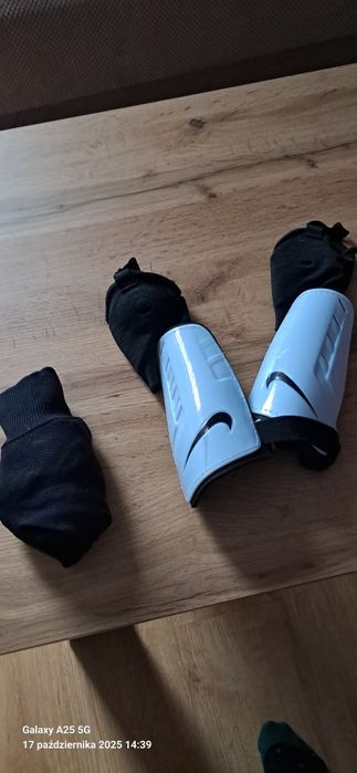 Ochraniacze  oraz getry nike r42 + gratis