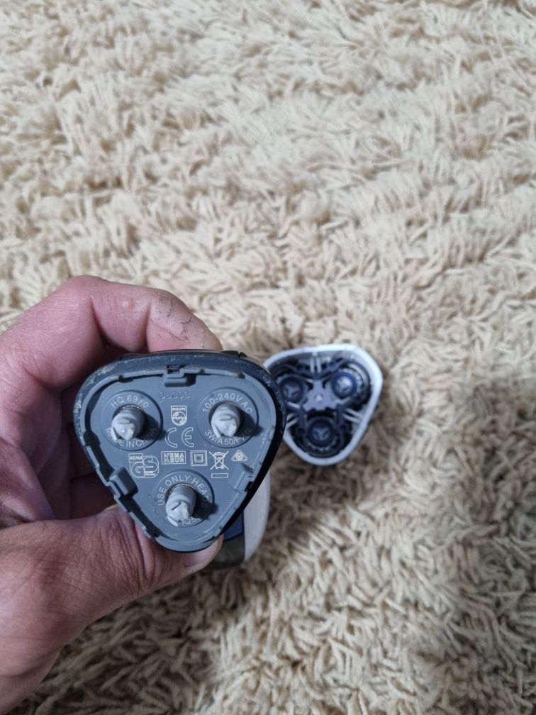 Продам электро бритву PHILIPS