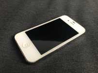 Telefon Apple Iphone 4S biały, włącza się