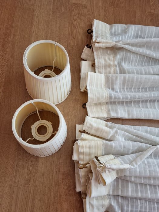 Cortinas cor creme + 2 abat jours p candeeiros