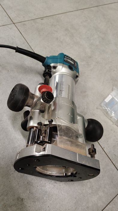 Frezarka wielofunkcyjna Rt0702cx2j Makita stan bardzo dobry