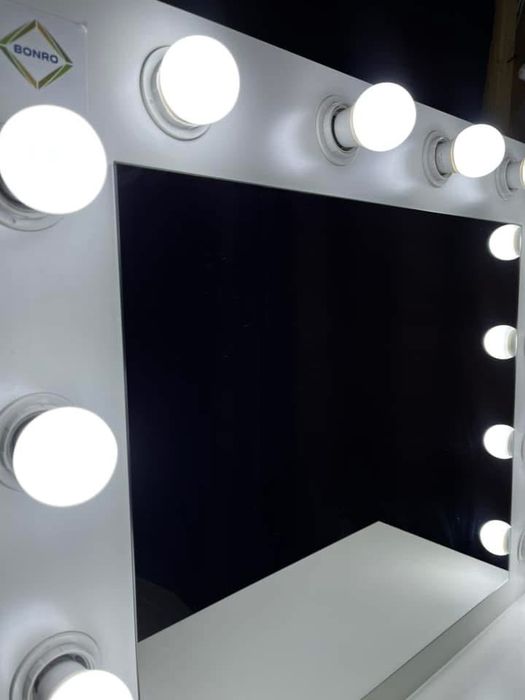 Косметичний столик