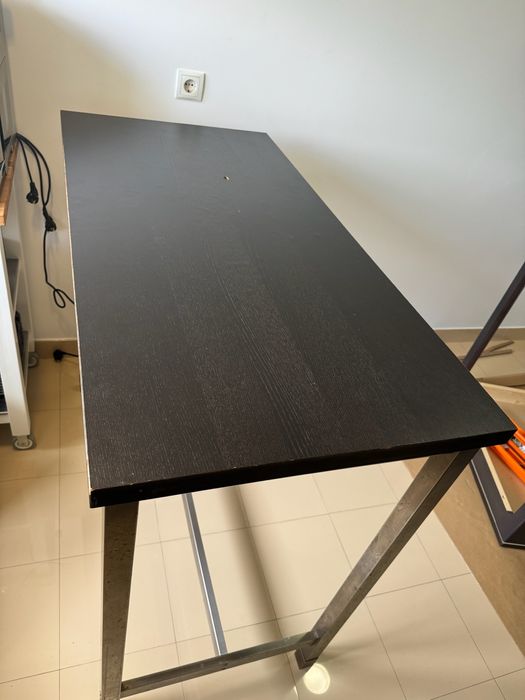 Mesa alta e bancos altos