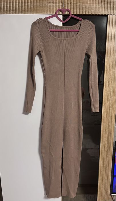 Плаття міді в рубчик з розрізом