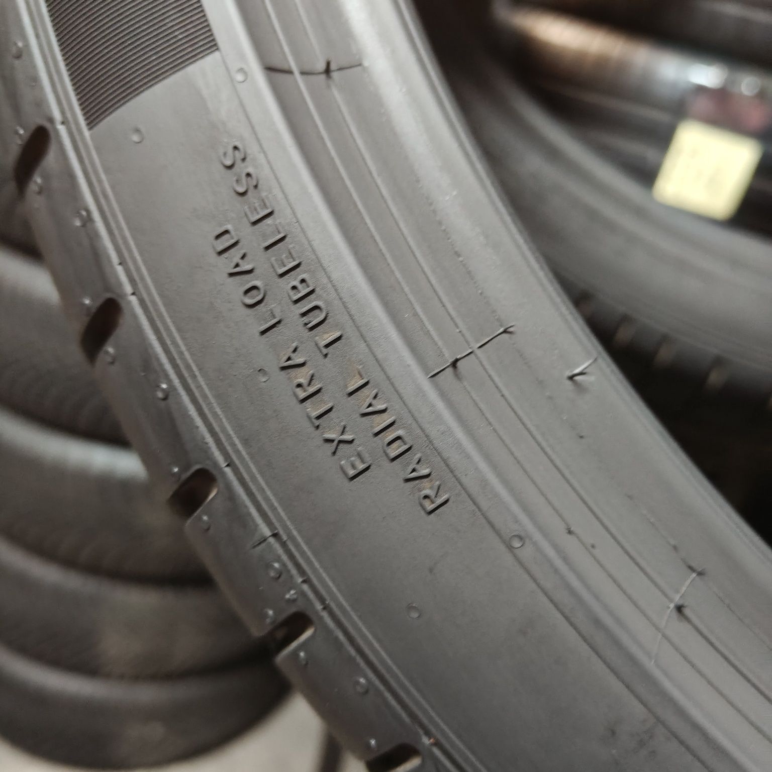 255/35/21 XL Sprzedam parę opon letnich Pirelli P Zero