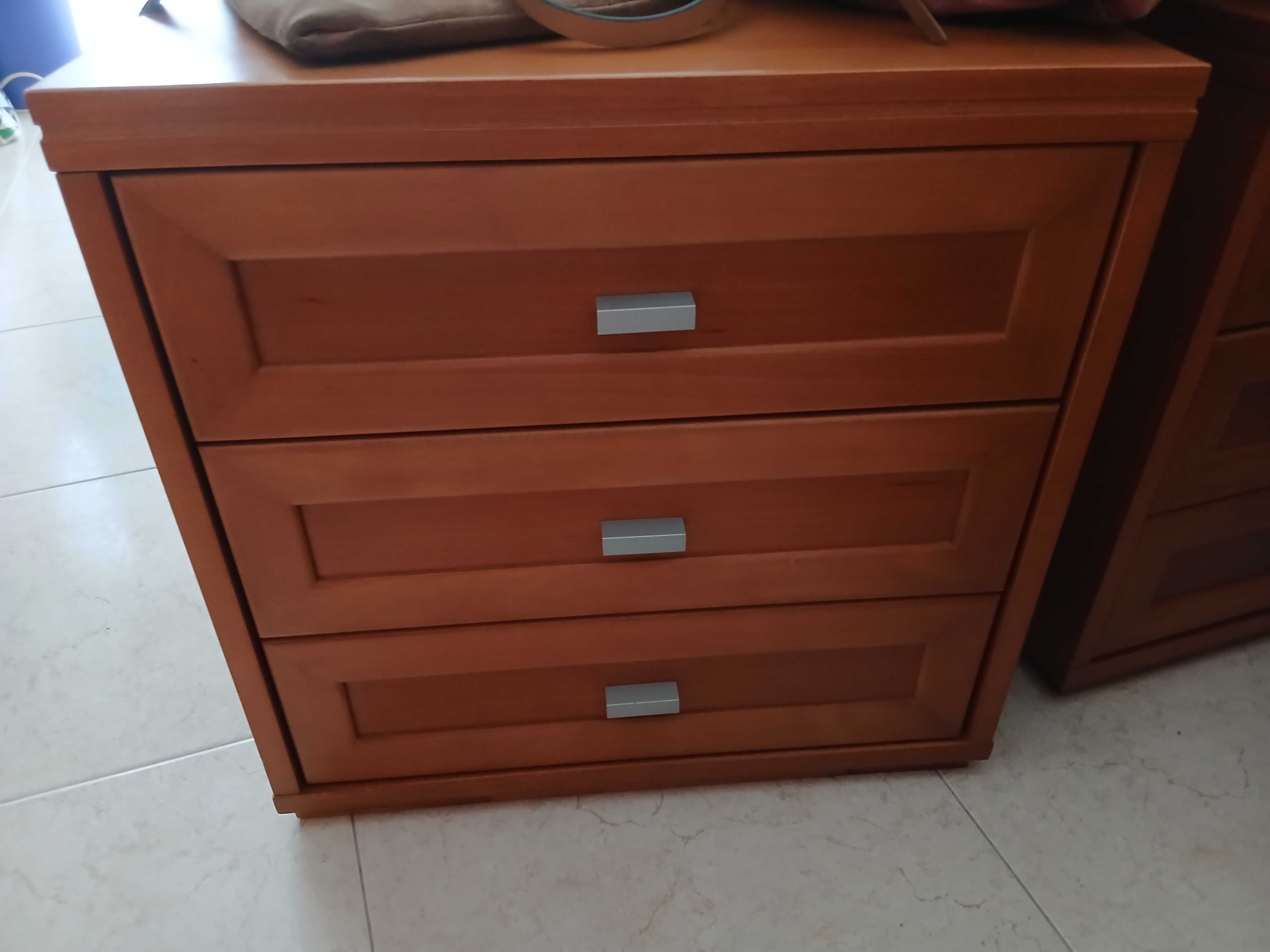 Quarto de casal em madeira maciça