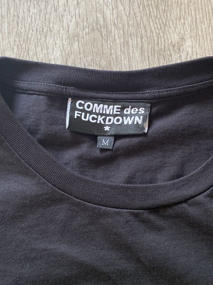 Футболка comme des fuckdown