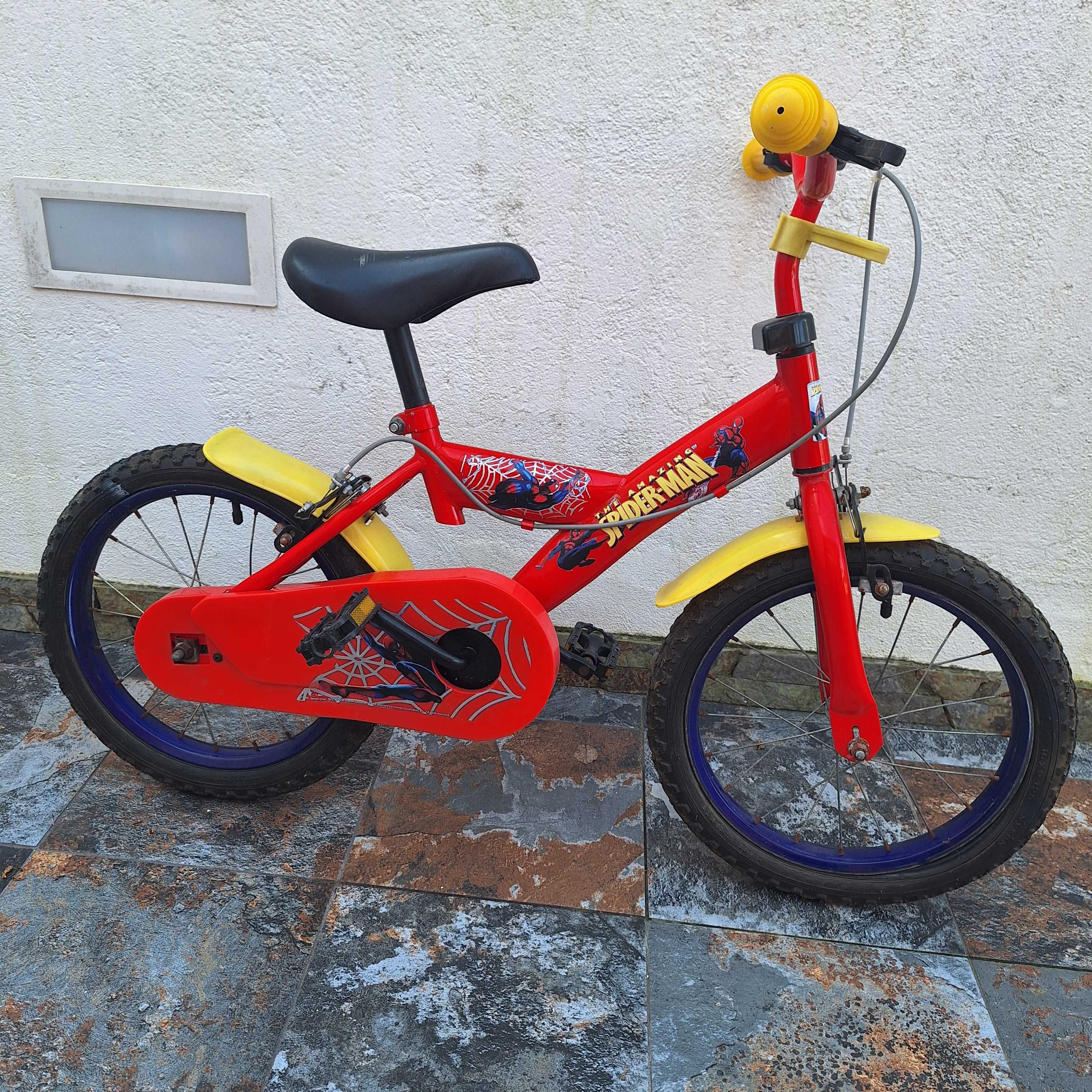 Kart a pedais e bicicleta de criança