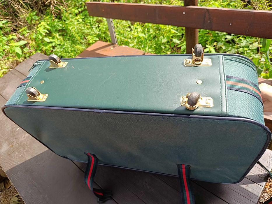 Чемодан, валіза ,