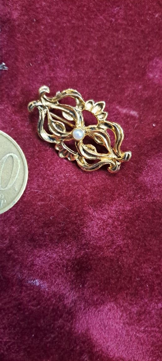 Alfinetes broches vintage em prata.