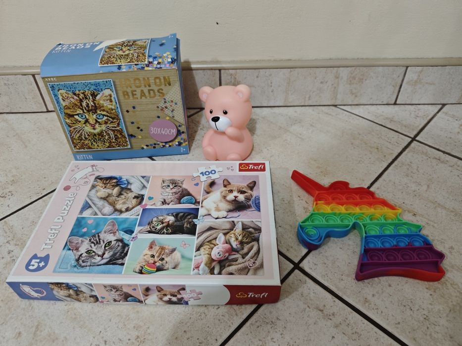 Puzzle trefl koty kotki układanka prasowanka lampka popit zabawka