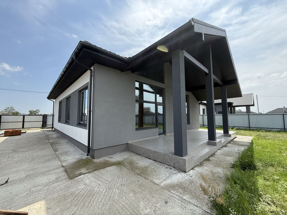 Будинок біля Десни,Зазимʼя,Лівий берег,асфальт,закрита територія