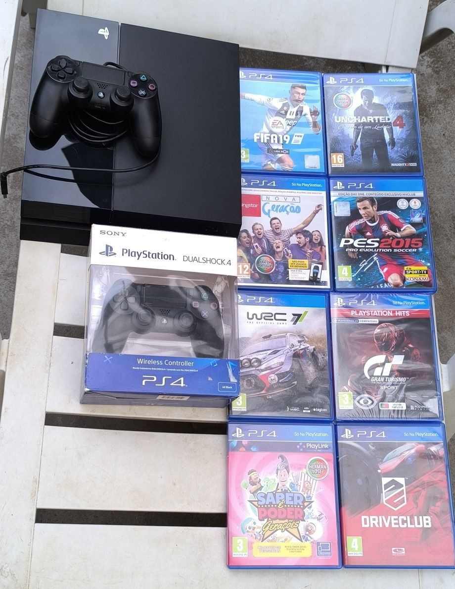 PS4 - como nova + 2 comandos + câmara + jogos