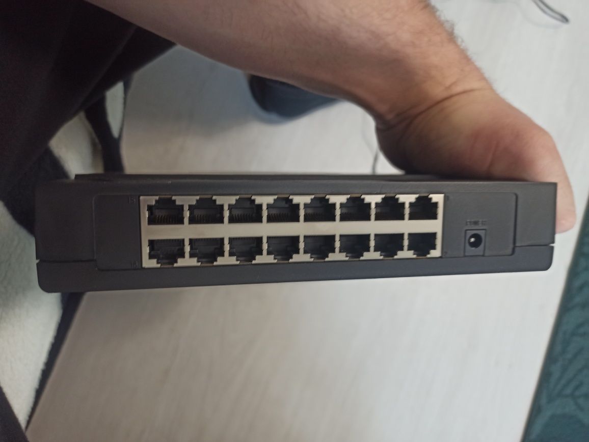 Switch TP-Link TL-SF1016D