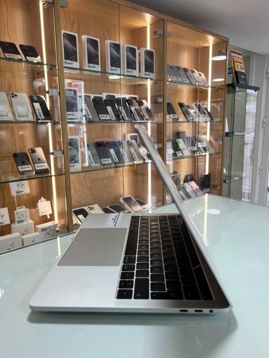 MacBook Pro 13 2016 i5 8GB/256GB