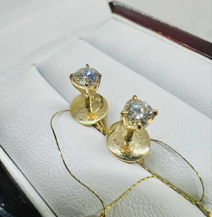 Золоті сережки пусети з діамантами 0.40 карат. Бриллианты.