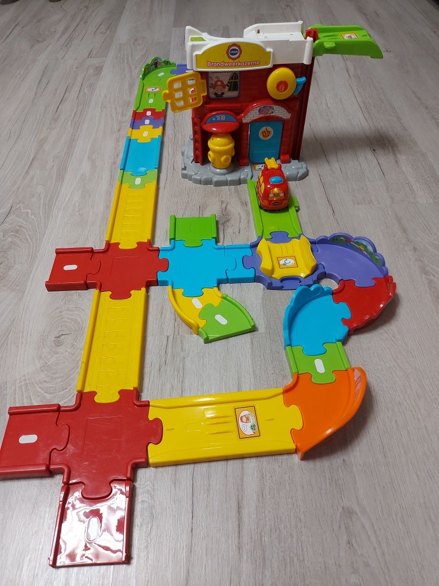 Трек Vtech  Гараж 152813 пожежна станція, ліфт,