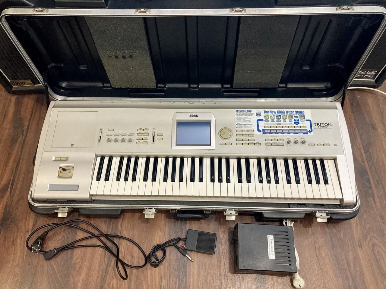 KORG TRITON STUDIO 61 — с кейсом