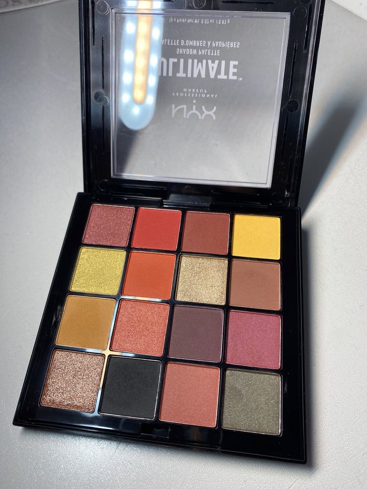 NYX Professional ULTIMATE SHADOW PALETTE 16 cieni - 09 Phoenix