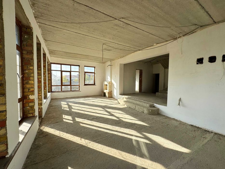 Дом в Совиньоне, ул. Бризова. 9 соток. Есть подвал. Гараж на 2 авто