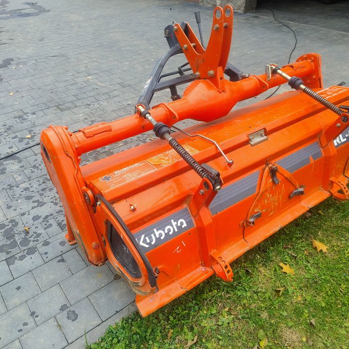 Okazja sprzedam Traktor z osprzętem