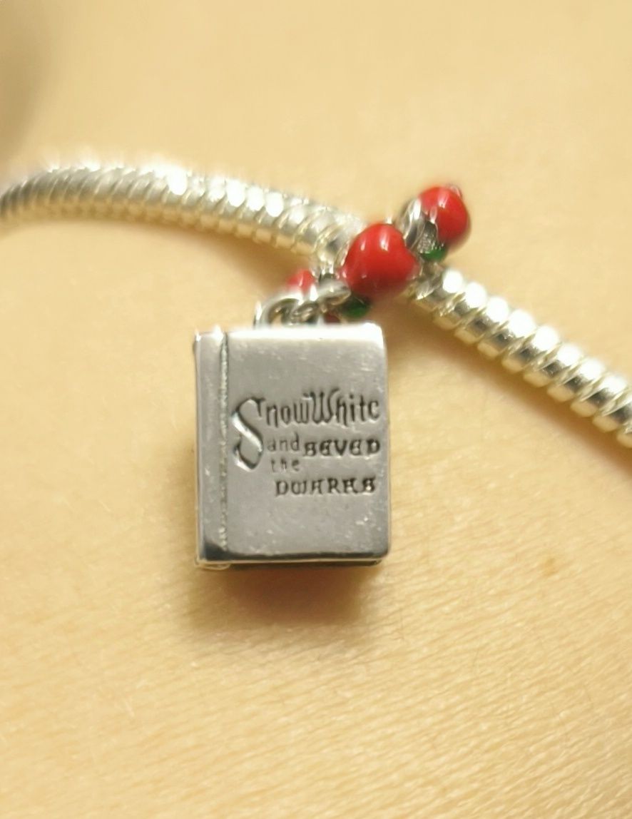 Zawieszka Charms do bransoletki Królewna Śnieżka S925