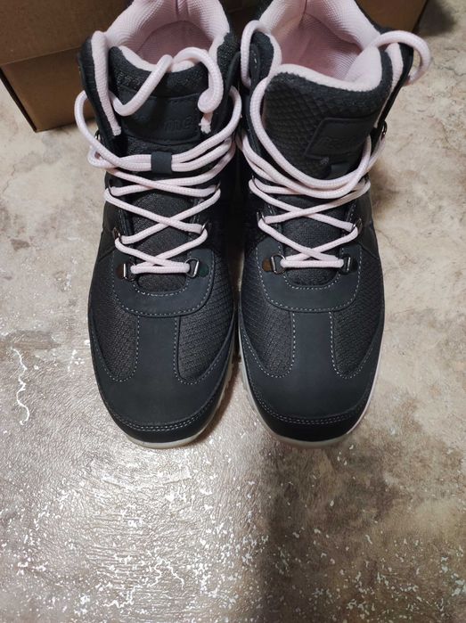 Демисезонные фирменные ботинки кроссовки Restime 37р