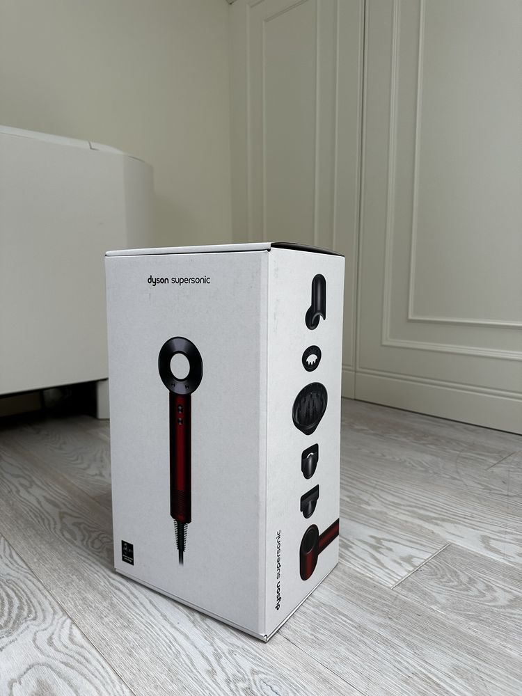 Фен Dyson Supersonic HD08 Red/Nickel