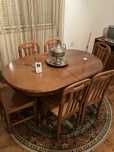 Mesa de sala com cadeiras