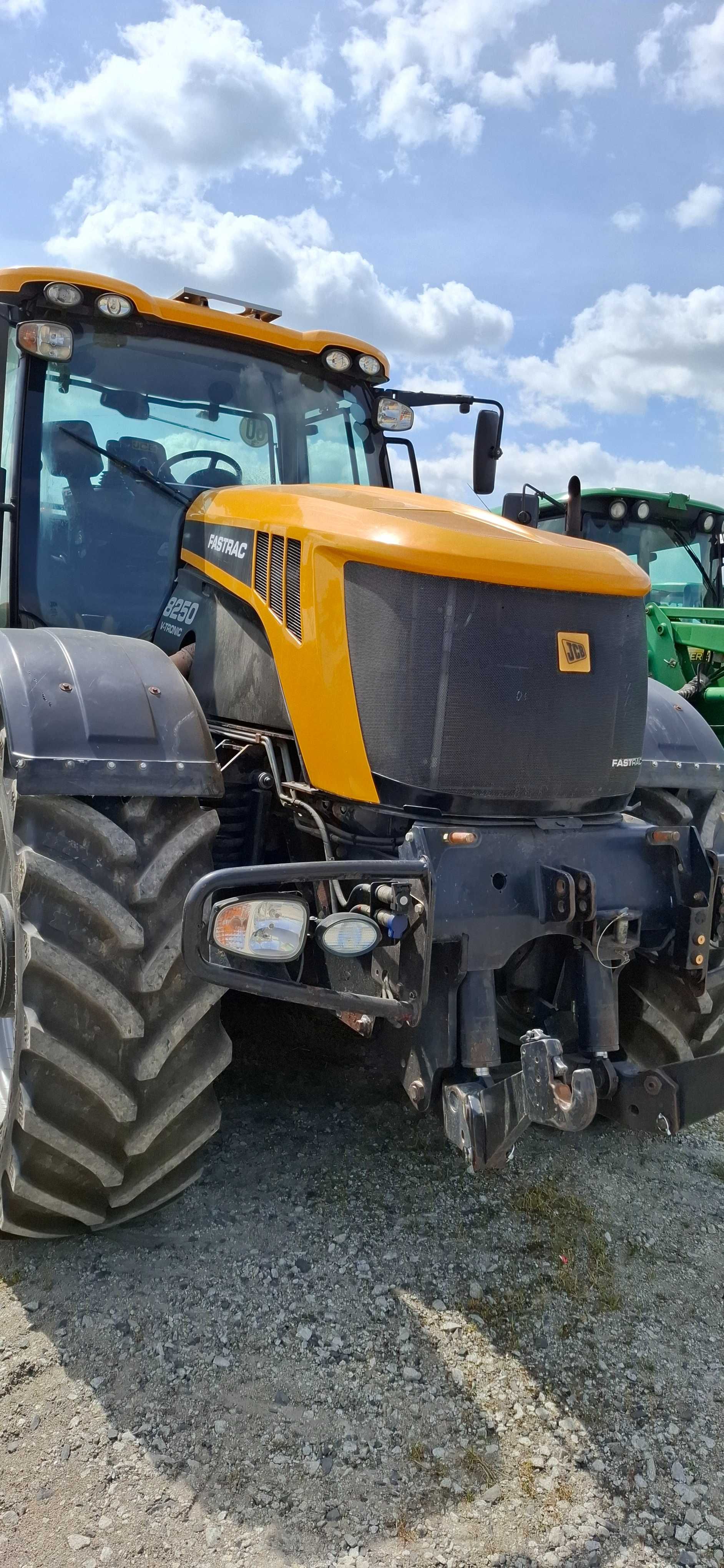 JCB Fastrac 8250 V-TRONIC