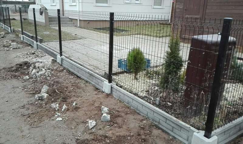 Podmurowka prefabrykowana płyty betonowe pod ogrodzenie