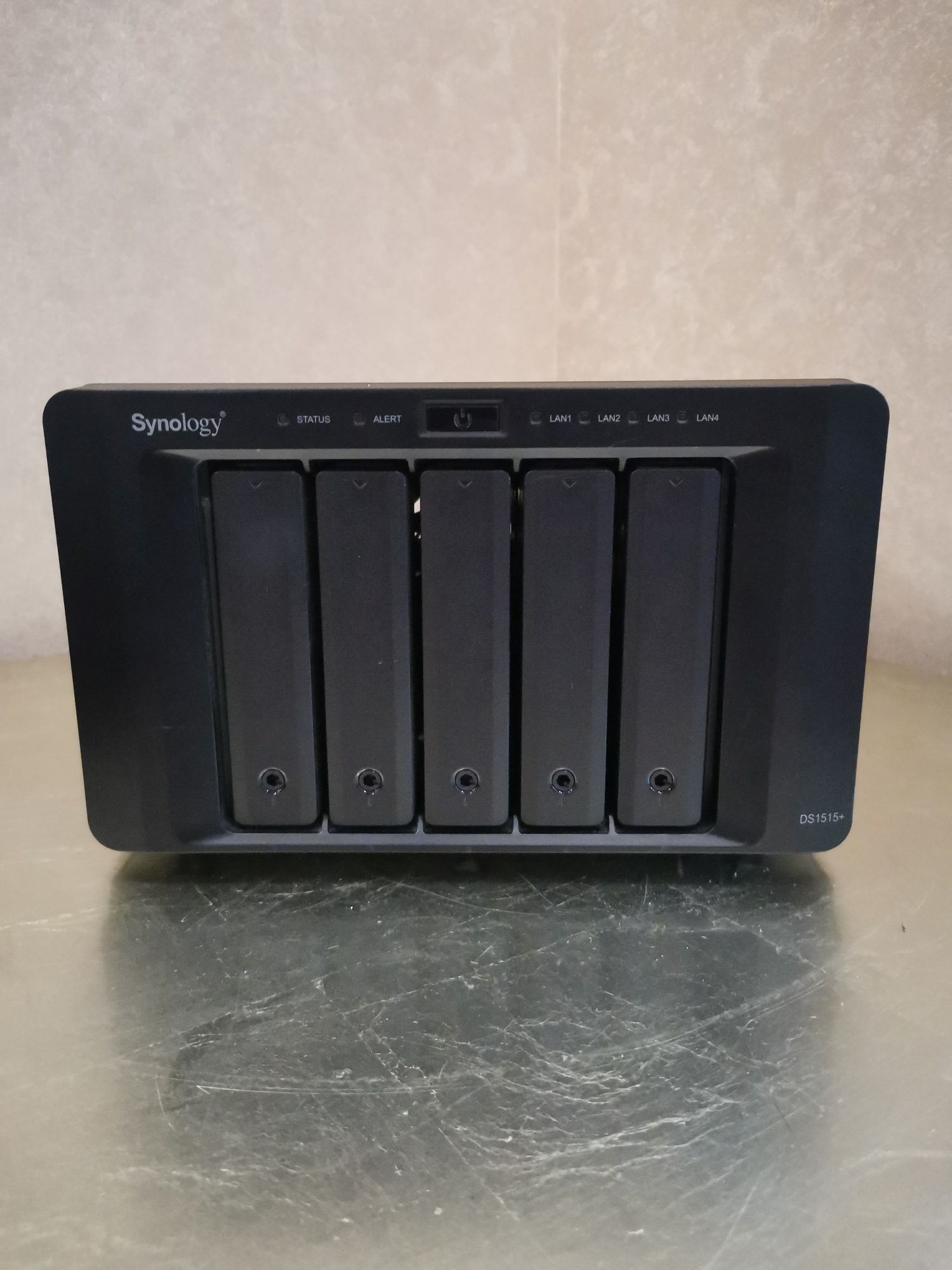 Мережевий накопичувач Synology DS1515+