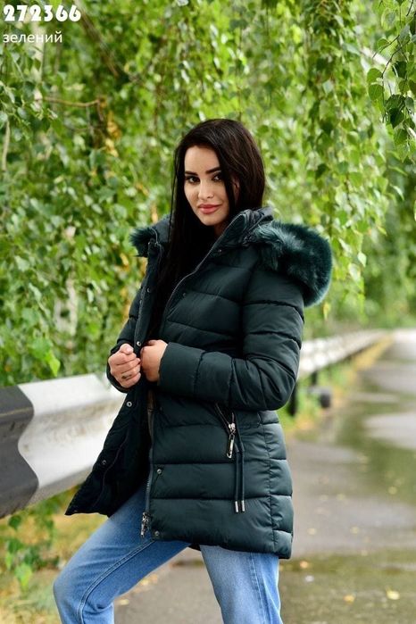 Зимова куртка в крутому кольорі