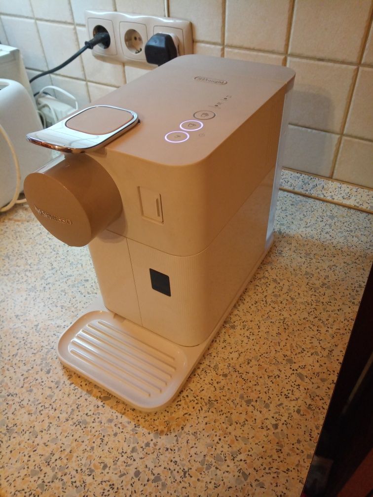 Капсульна кавоваркаDelonghi Nespresso Lattissima One EN 500.W