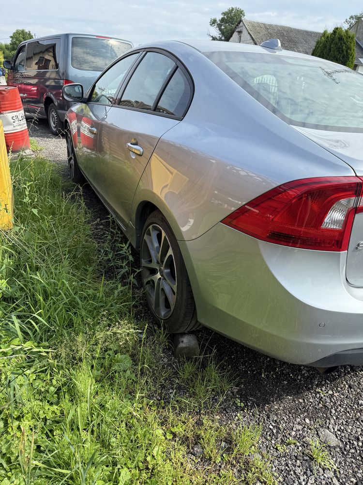 Volvo s60 1.6 hdi 115 km 2011r uszkodzony silnik
