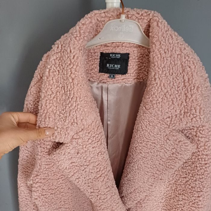 Жіноче пудрове пальто