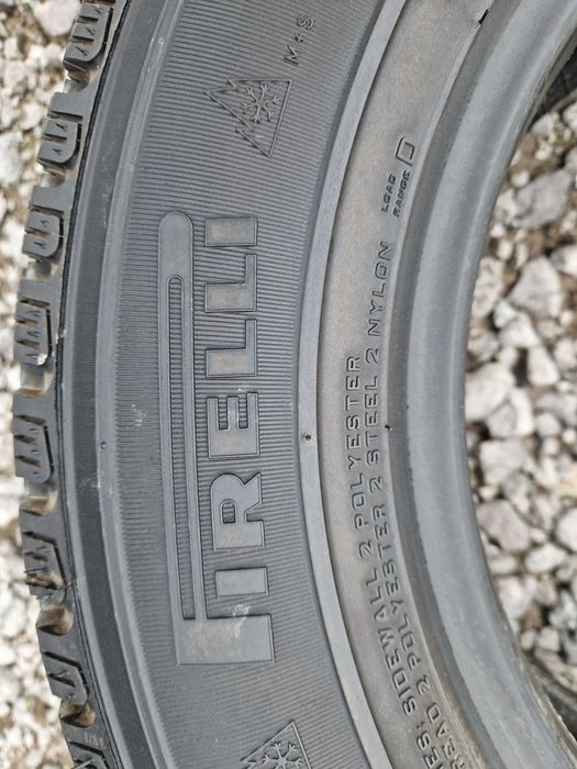 Opony zimowe Pirelli Winter Chrono 205/70r15C z kolcami