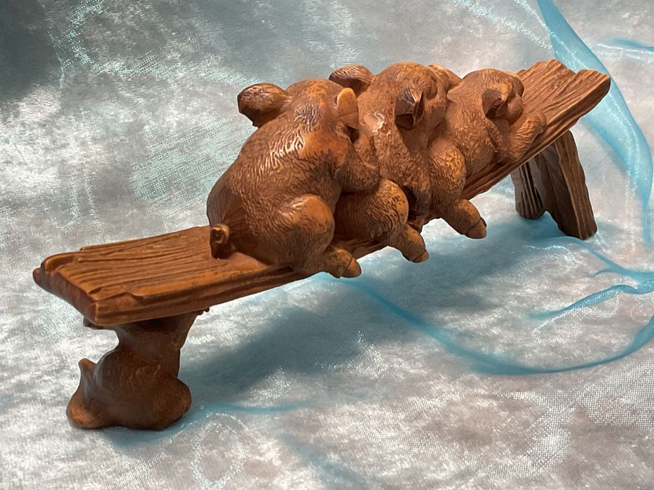 Escultura tema leitões madeira exótica