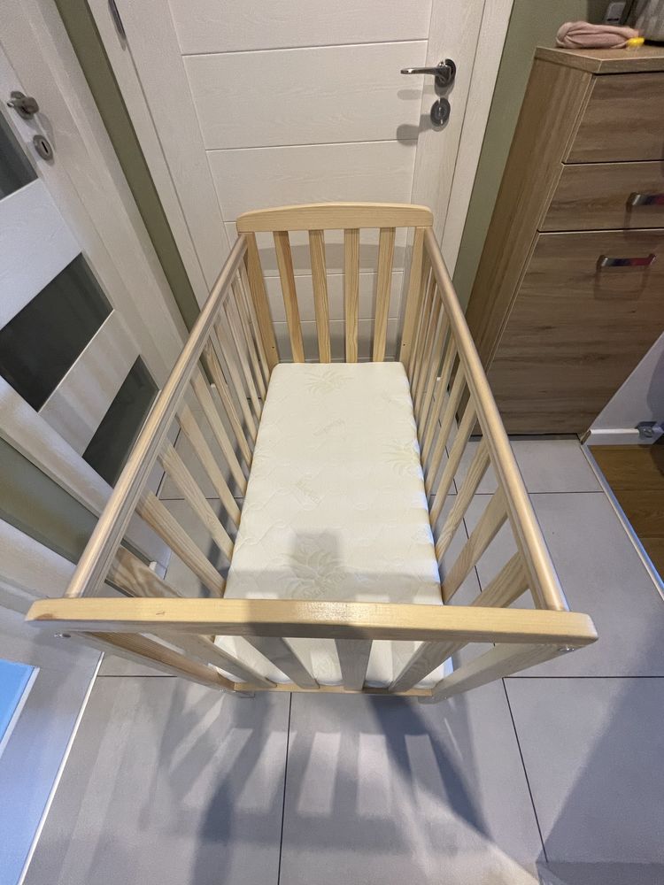 Łózeczko dzieciece do małych mieszkań 100x50
