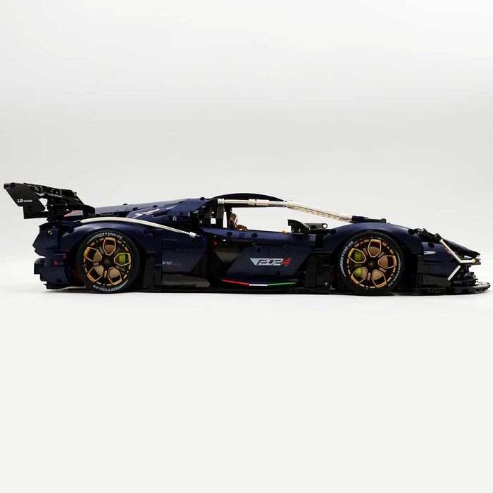 Конструктор Technic Lamborghini Aventador. Масштаб 1:8.  4260 деталей.