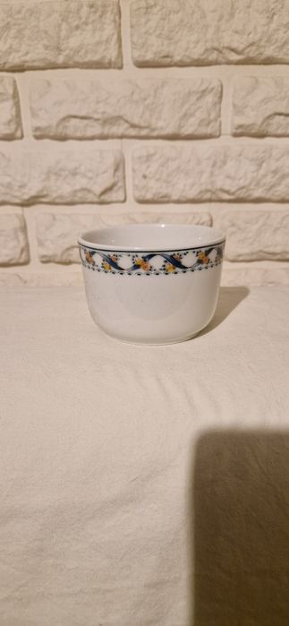 Filiżanki porcelana 8 sztuk różnych
